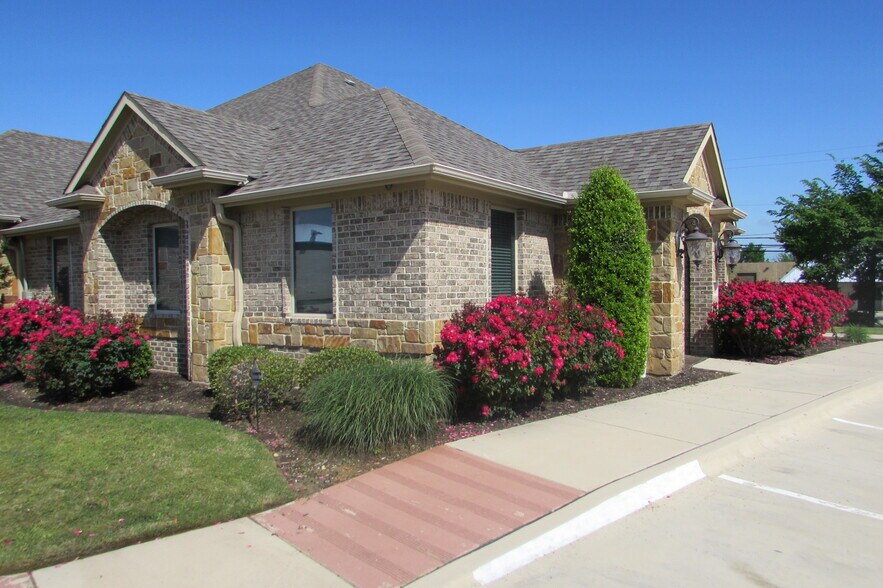 More Photos Of 8205 Mid Cities Blvd, North Richland Hills Office For Lease