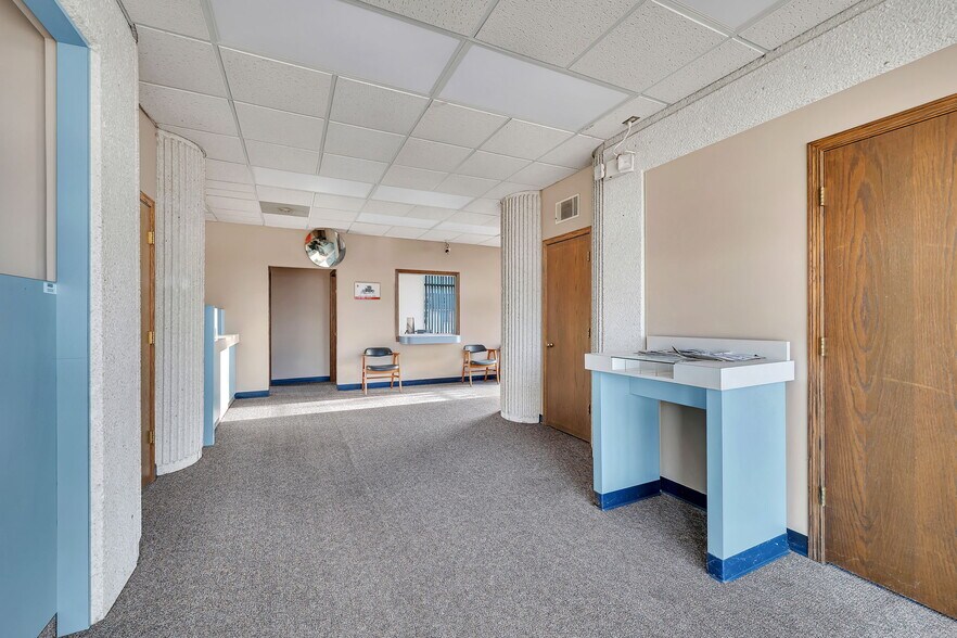 More Photos Of 24 Danny's Dr, Streator Bank For Sale