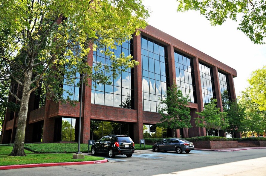More Photos Of 6425 Youree Dr, Shreveport Office For Lease