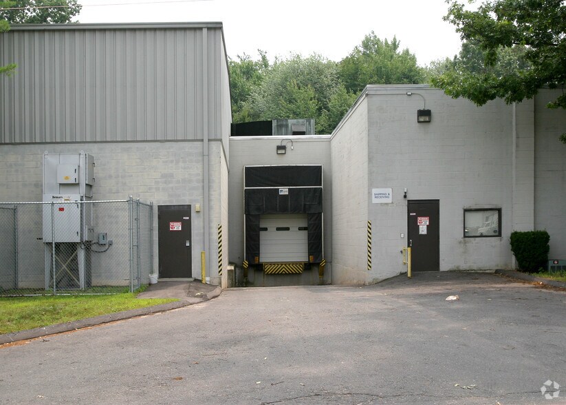 More Photos Of 16 Southwood Dr, Bloomfield Manufacturing For Sale