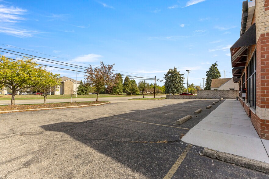 More Photos Of 25241-25251 Eureka Rd, Taylor Storefront Retail Office For Lease