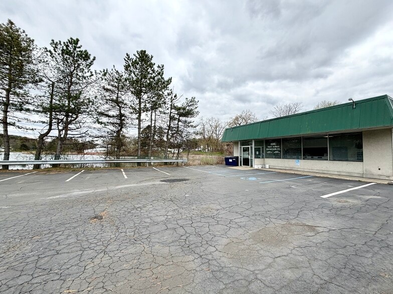 More Photos Of 200 Northern Dr, Troy Medical For Sale