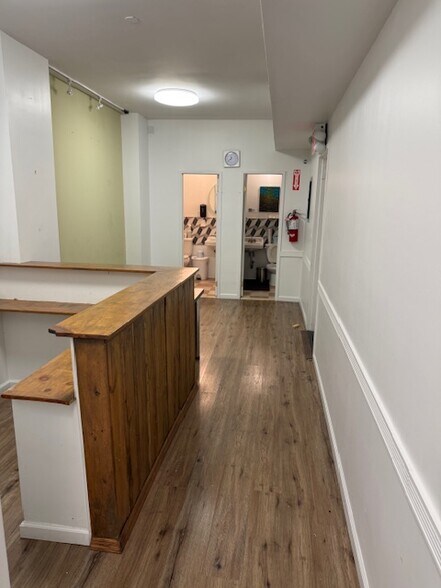 More Photos Of 3272 Steinway St, Astoria Office For Lease
