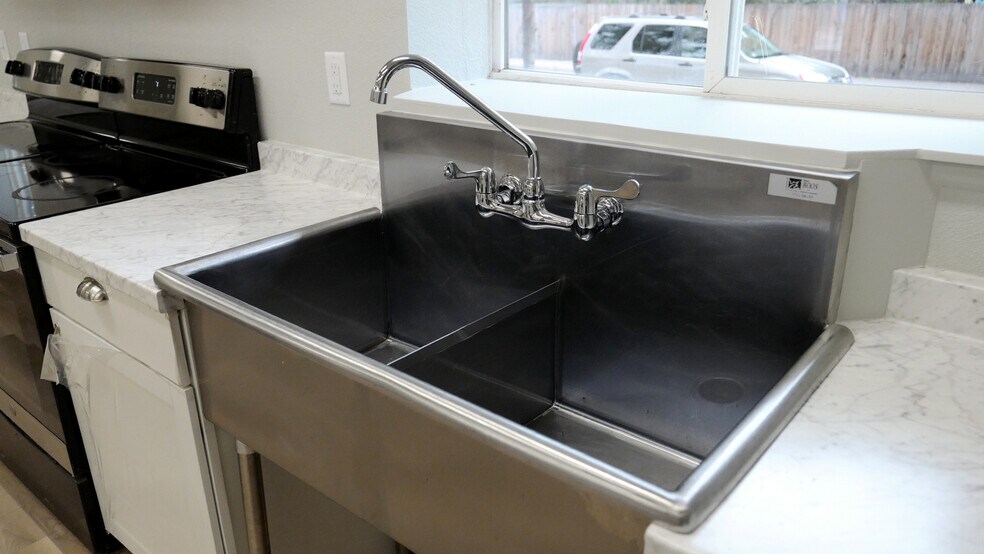 More Photos Of 801 S Shields St, Fort Collins Dormitory For Sale
