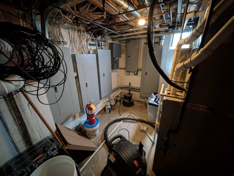 More Photos Of 2527 W Dublin Granville Rd, Columbus Veterinarian Kennel For Sale