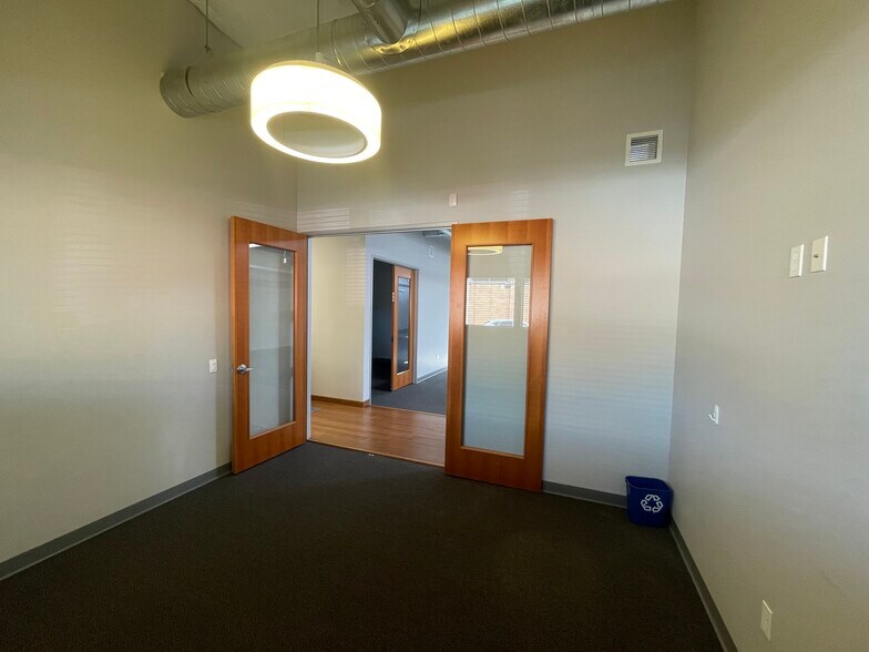 More Photos Of 128 NE 7th Ave, Portland Light Distribution For Lease