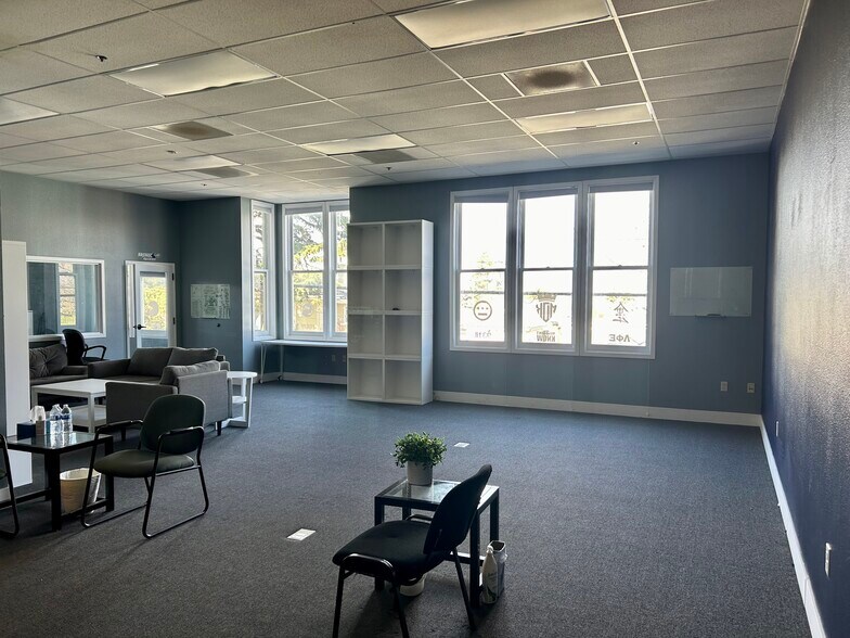 More Photos Of 3902-3920 Smith St, Union City Unknown For Lease