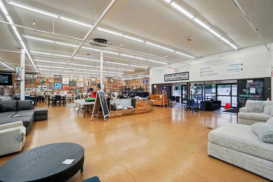 More Photos Of 50 Eswin St, Cincinnati Freestanding For Sale