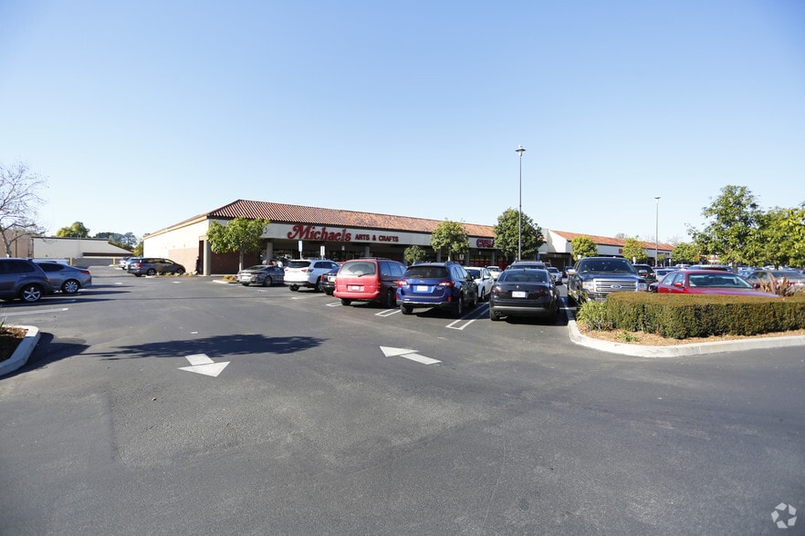 More Photos Of 453 Carmen Dr, Camarillo General Retail For Lease