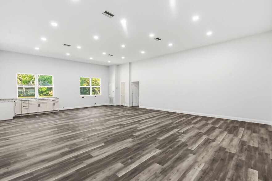 More Photos Of 2726 6th Ave W, Bradenton Serviced Offices For Sale
