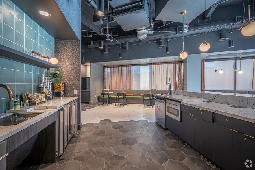 More Photos Of 1800 West Loop S, Houston Office For Lease