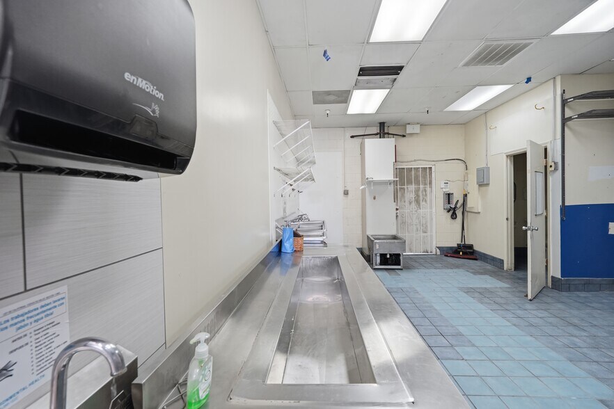 More Photos Of 867-873 Sutton Way, Grass Valley General Retail For Lease