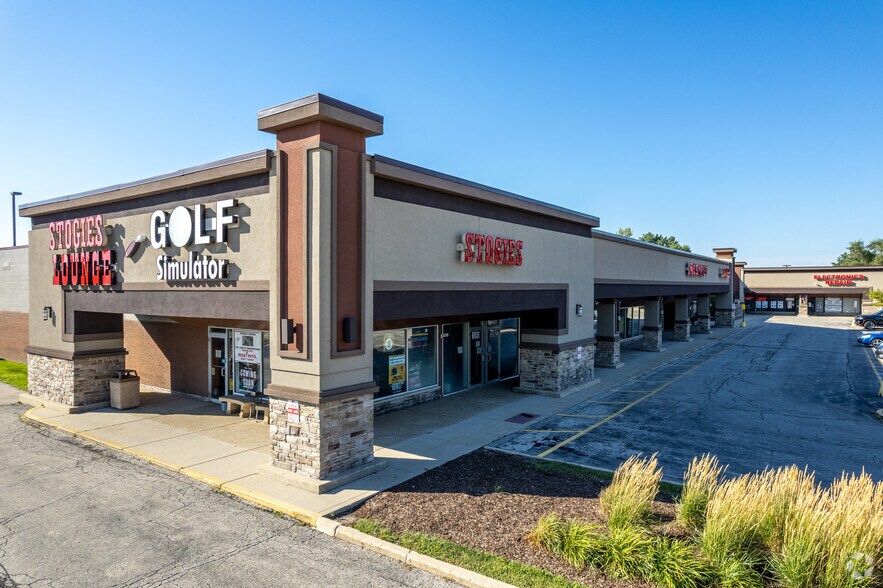 More Photos Of 1090-1250 E Lake St, Hanover Park Unknown For Lease