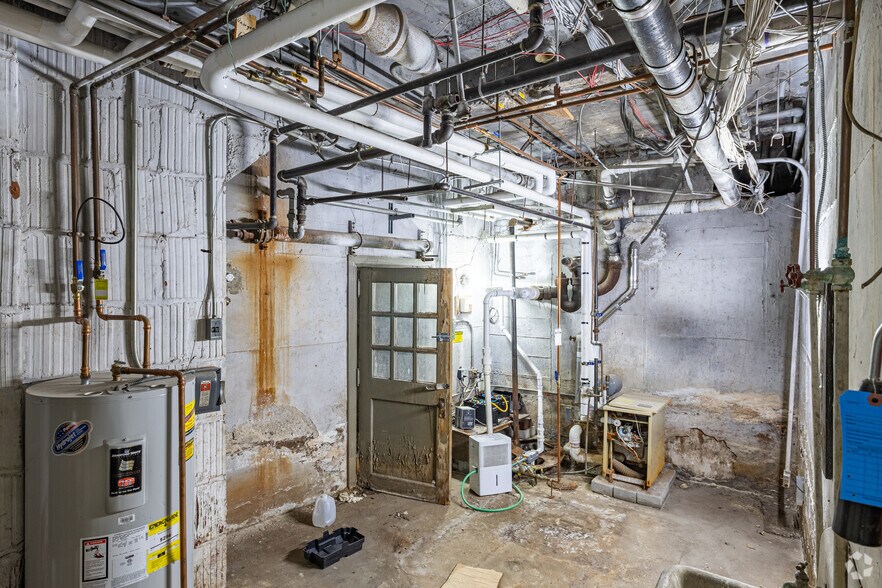 More Photos Of 201 N Wood Ave, Linden Bank For Lease