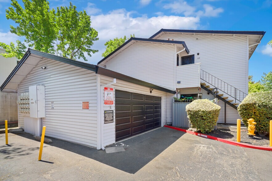 More Photos Of 2626 Marigold Ln, Sacramento Apartments For Sale