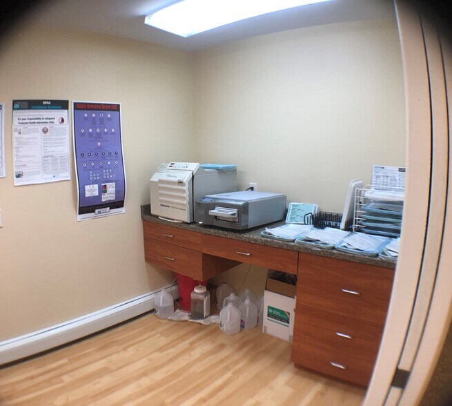 More Photos Of 1013 N Main St, Oshkosh Office For Sale