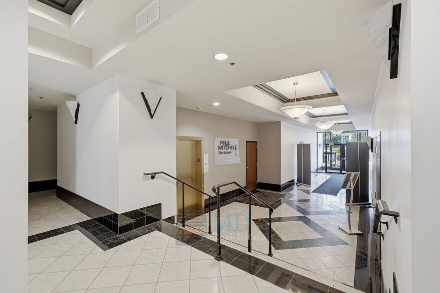 More Photos Of 26-56 Maryland Plz, Saint Louis Office For Lease
