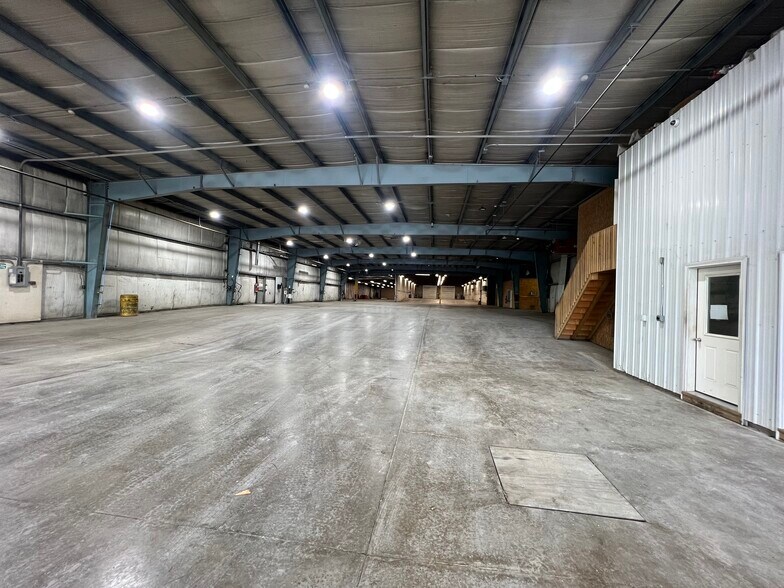 More Photos Of 2470 Evans City Rd, Harmony Warehouse For Sale