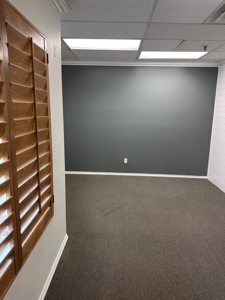 More Photos Of 644 E Union Sq, Sandy General Retail For Sale