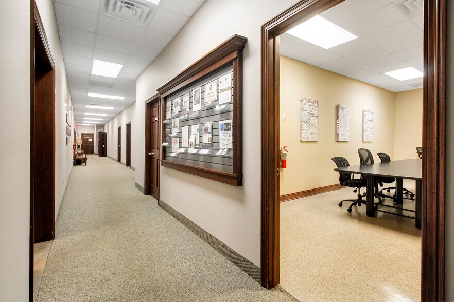 More Photos Of 2425 Medina Rd, Medina Office For Lease