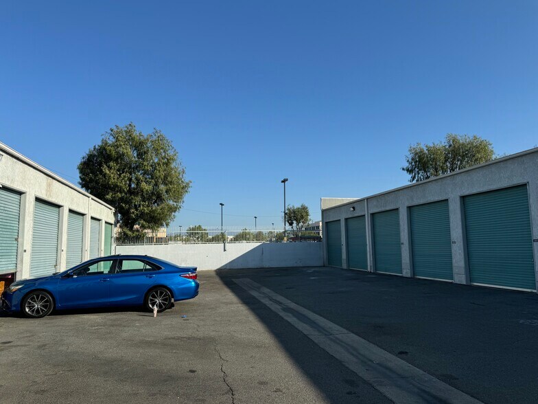 More Photos Of 1333 N Manzanita St, Orange Self Storage For Lease