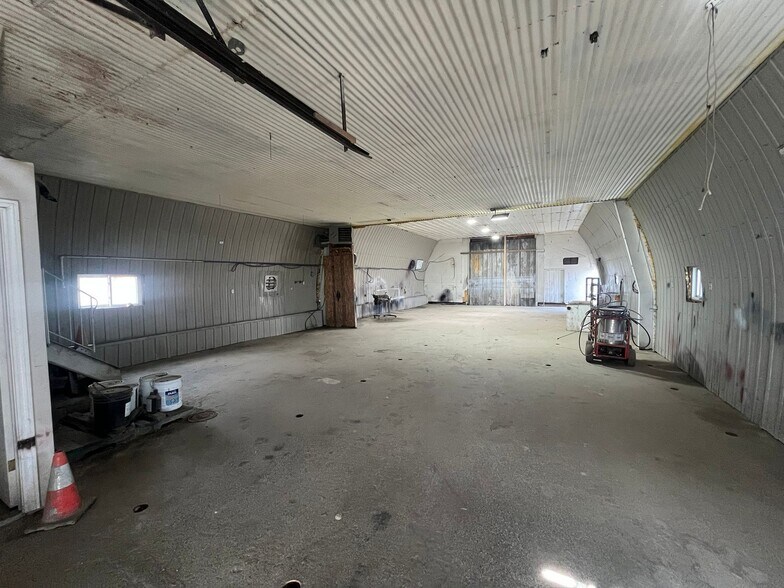 More Photos Of 6591 Fernbank Rd, Ottawa Warehouse For Lease