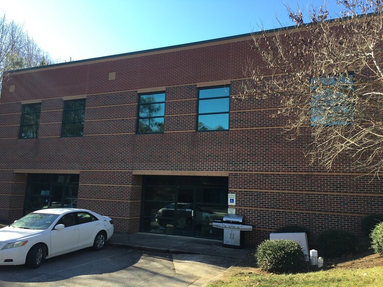 Primary Photo Of 2166 N Salem St, Apex Flex For Sale