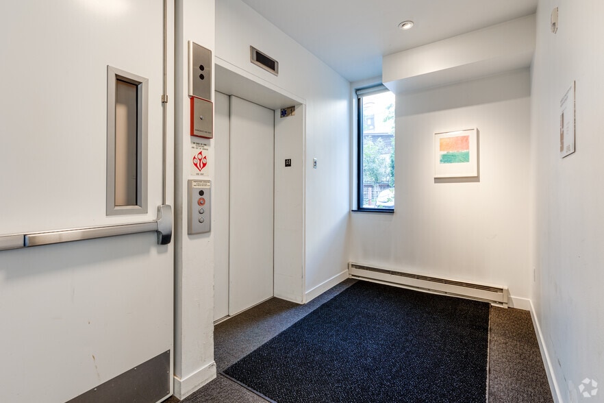 More Photos Of 915 Washington Ave N, Minneapolis Apartments For Lease