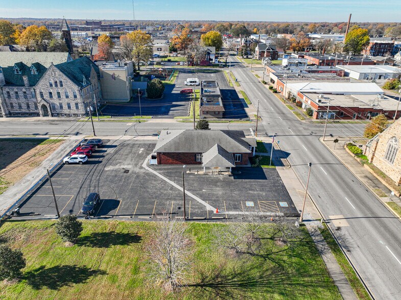 More Photos Of 630 Jefferson St, Paducah Office For Sale