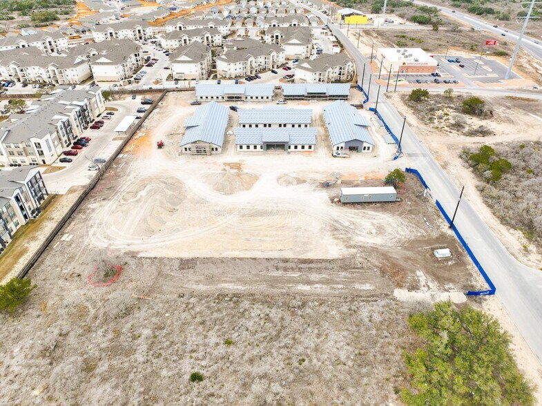 More Photos Of 211 Crossing Ave, San Antonio Office For Sale