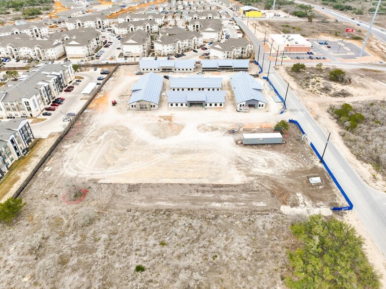 More Photos Of 211 Crossing Ave, San Antonio Office For Sale