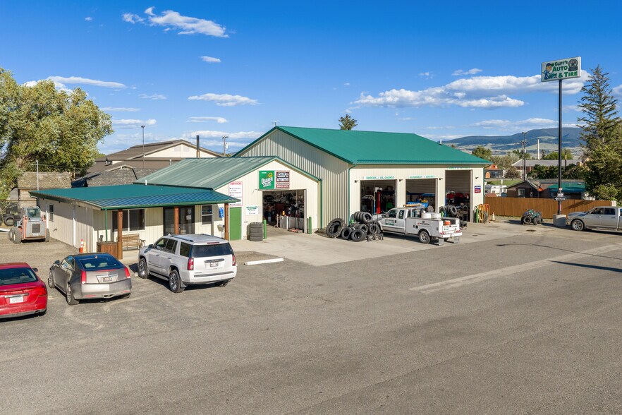 More Photos Of 402 N Pyfer St, Whitehall Office For Sale