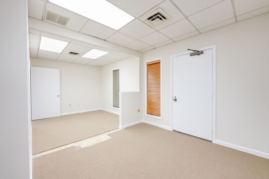 More Photos Of 8303 Arlington Blvd, Fairfax Medical For Sale