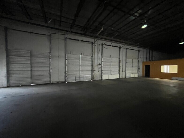 More Photos Of 4220-4232 Charter Ave, Oklahoma City Warehouse For Lease
