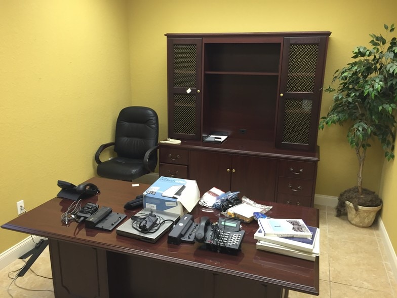 More Photos Of 5470-5476 Lithia Pinecrest Rd, Lithia Medical For Lease