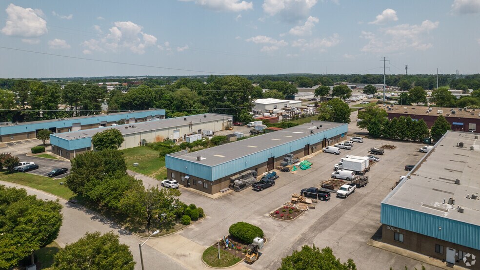 More Photos Of 809 Professional Pl W, Chesapeake Light Manufacturing For Sale