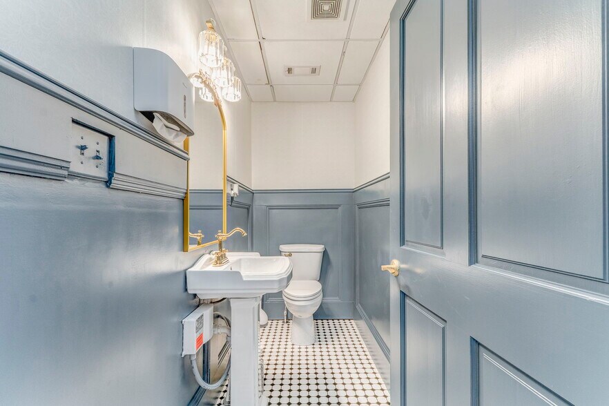 More Photos Of 35 N Main St, Jasper Loft Creative Space For Lease