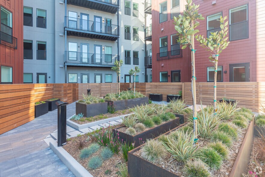 More Photos Of 378 Embarcadero W, Oakland Apartments For Lease