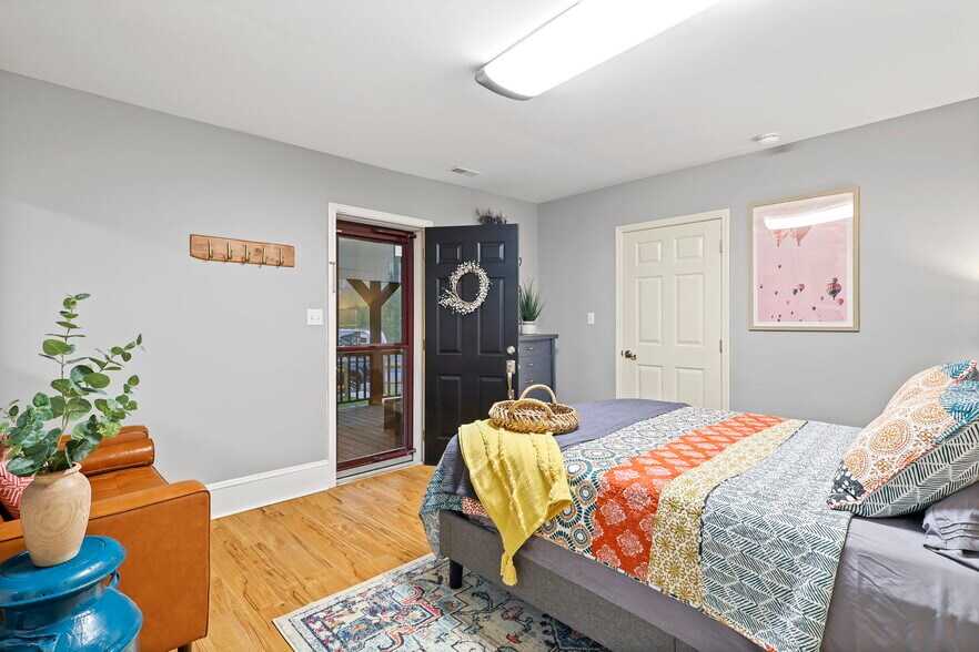 More Photos Of 100 S Railroad Ave, Damascus Apartments For Sale