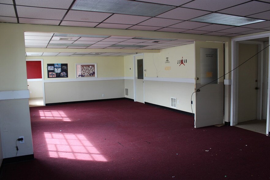 More Photos Of 1384-1388 Dixwell Ave, Hamden Office For Lease
