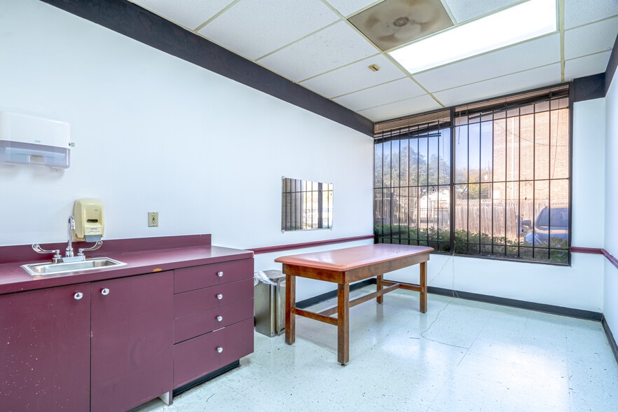 More Photos Of 2424 Hamilton St, Houston Medical For Lease