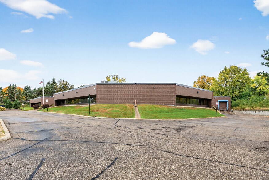 More Photos Of 601 2nd Ave S, Hopkins Office For Lease