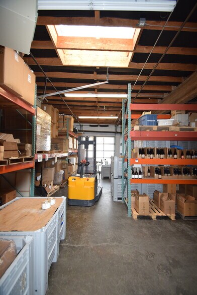 More Photos Of 30 SW Century Dr, Bend Warehouse For Lease