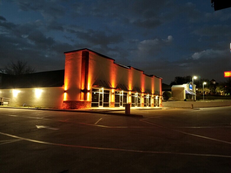 More Photos Of 411 E Highway 67, Duncanville Storefront For Sale