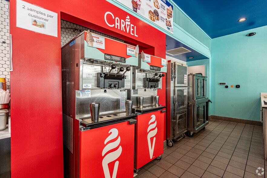 More Photos Of 1661 E Colorado Blvd, Pasadena Fast Food For Lease