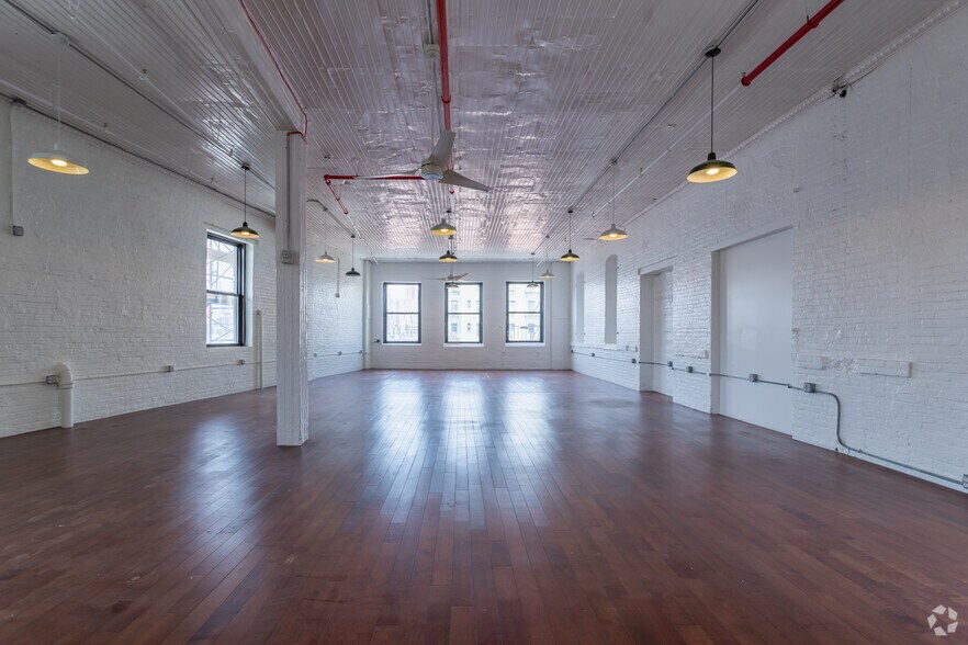 Primary Photo Of 3511 9th St, Long Island City Office Residential For Lease