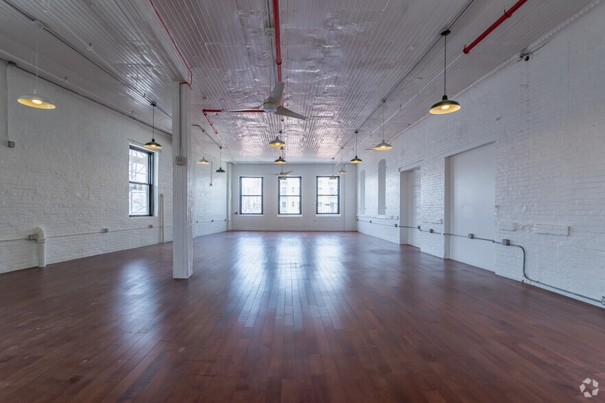 More Photos Of 3511 9th St, Long Island City Office Residential For Lease