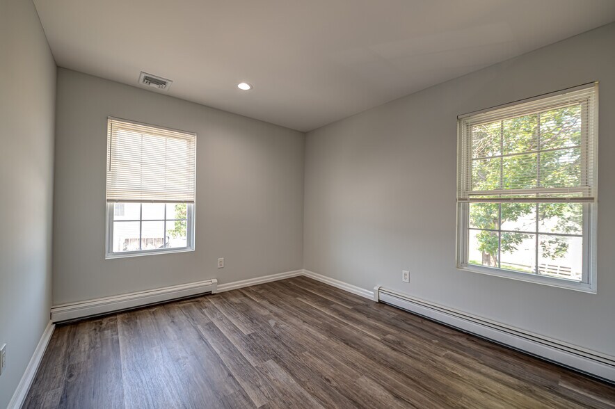 More Photos Of 2163 Sunrise Hwy, Islip Office For Sale
