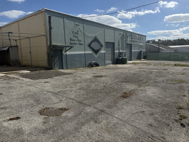 Primary Photo Of 9207 N Hyaleah Rd, Tampa Auto Repair For Lease