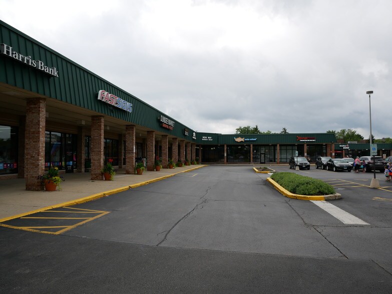 More Photos Of 3055-3161 Dundee Rd, Northbrook Unknown For Lease